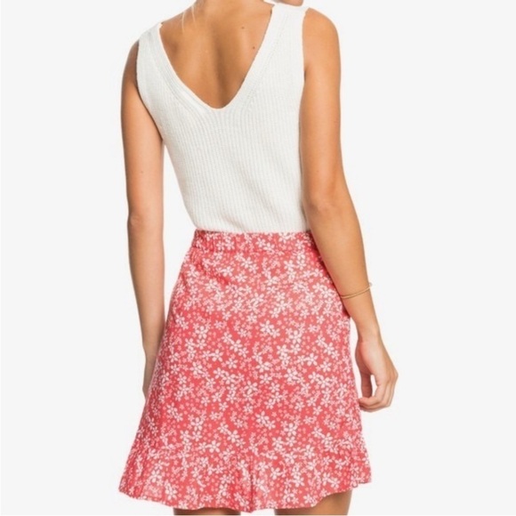 NWT Roxy Face to Love High Waisted Ruffled Mini Skirt Red Floral Size Medium - Picture 2 of 8